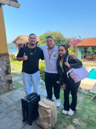 Família recebida pela equipe da Transfer Rio